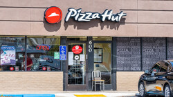 必勝客同店銷售額連8季下滑，母公司考慮出售...通膨和瘦瘦針害的？