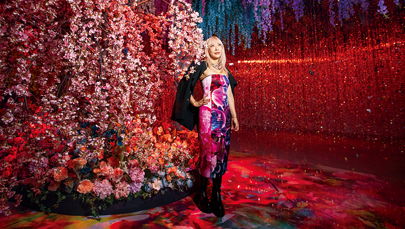 AI也畫不出來的震撼感　蜷川實花帶著兩千條水晶瀑布登台