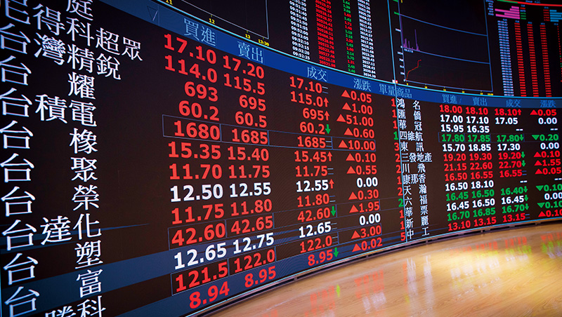 股市高檔震盪「雙軌布局」怎麼買？金馬年6檔AI股升級紅包