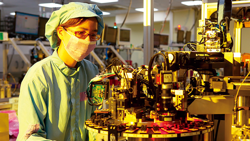 台股短線亂流避震心法，「一高一低」防禦股穩報酬