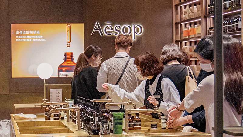 熱賣關鍵字1：5秒逃逸》秒睡噴霧、投影機暢銷，連「情緒按摩」也拚速效