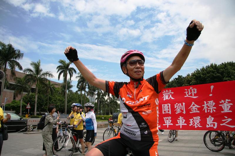 2007年，劉金標以73歲高齡完成全程927公里的單車環島，並出版《我的環台夢》 。