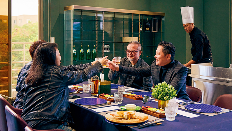 車廠裡的神秘招待所　他在豪車工藝中慢火守歲