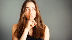 越厲害的人話越少！遇到這7種情況，沉默才是最強大的武器