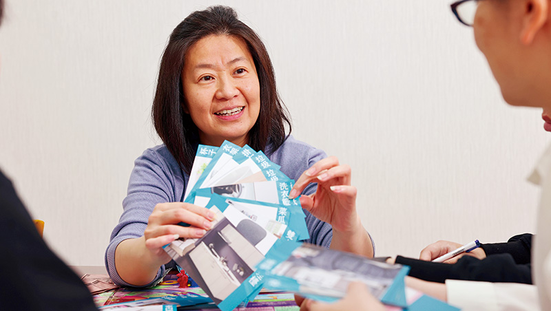 讓金錢不再是陷阱的人，她推廣財務社工年救300家庭脫困