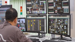 《AI創新百強》營收2800億化工大廠，如何打造AI數位孿生工廠，讓老傳產變聰明？