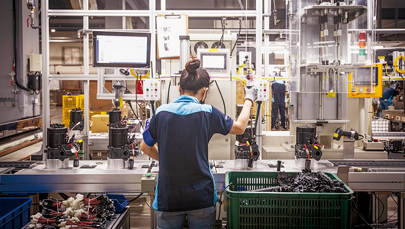 鬍子哥的小廠鬥陣記》為工具機廠搭橋的人！他拚共好，拉220小廠一起活（下）