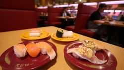 「心理抵制，但飯還是要吃」中日關係墜冰點，北京壽司郎卻一位難求