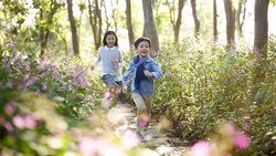 「電子保母」成快樂頭號殺手？6大因素影響孩子童年幸福感