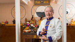 在不確定的時代，提供「心有方向」的力量：法隱師傅—以修行回應人心的引路者