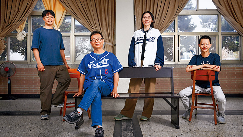 跟幫派、貧窮搶孩子的人，成大教授用程式課幫上萬童改命