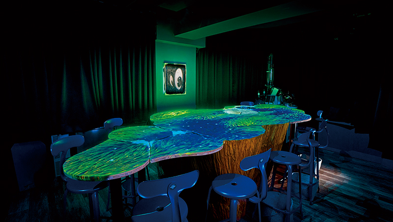 舉杯即觸發星空水波　開箱全台最迷幻沉浸式酒吧