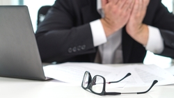 AI提升20%生產力後，為什麼員工週五反而「沒力了」？聰明人都懂的「放空」價值