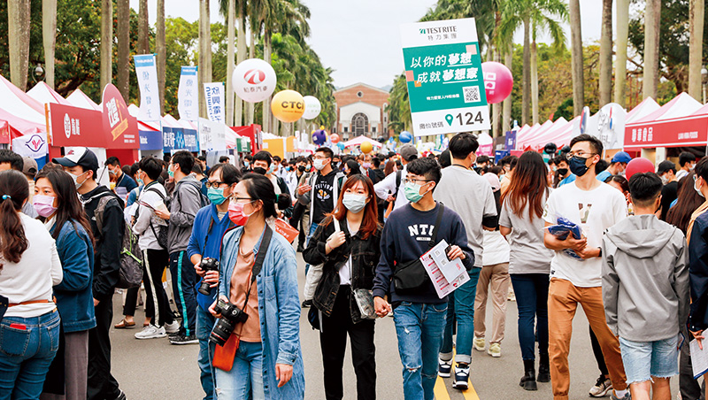 員工不缺錢，還「倒貼」上班！企業3招留住繼承世代