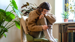 解讀「旅遊失調症」：為何47%的Z世代看網友出國會自卑？