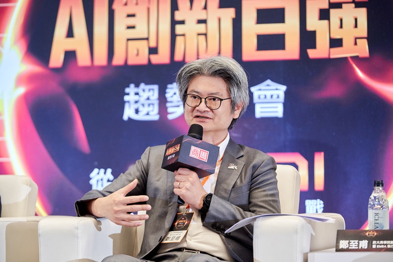 政治大學商學院副院長暨 EMBA 執行長 / 鄭至甫