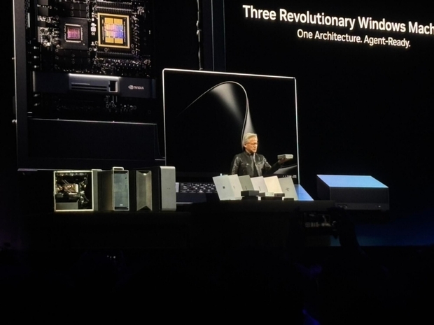 黃仁勳展示使用RTX Spark的PC