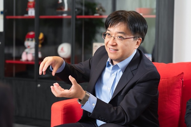 CYBERBIZ執行長蘇基明表示：品牌數位轉型最大的挑戰不是技術，而是觀念與組織，系統只是最後一步。順序上，一定要先有對的觀念、理順組織，最後再選對的系統，才能事半功倍。