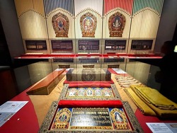 37萬兩黃金打造國寶！故宮特展《龍藏經》爆紅，南院曝不用人擠人秘法