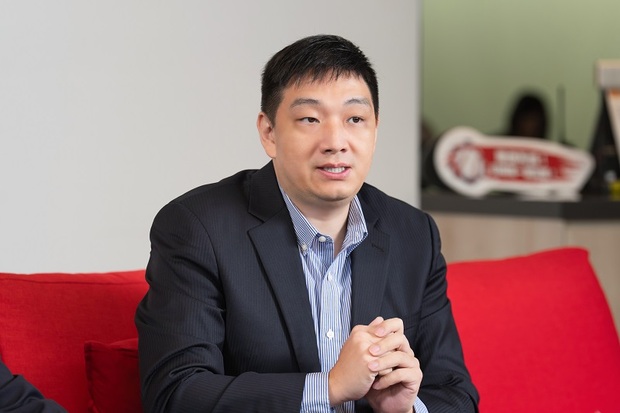 CYBERBIZ 倉儲物流業務總監王曉德指出，CYBERBIZ的倉儲在同一實體空間劃分出多個虛擬「倉域」，前台商城與後台 WMS 完全打通、毫秒級即時同步，徹底根除超賣問題。