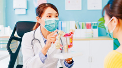 大腸癌開始找上年輕人！醫提醒四十世代三件事