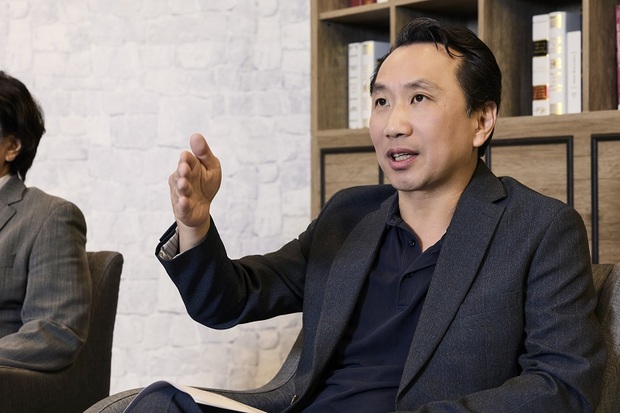 長期關注國際資安與防詐技術演進的OmniBud INC.董事長John Lin，以疫苗小黃卡為例剖析防詐，建議企業做好驗真標示，是達成消保法符合當時科技或專業水準安全要求的合規關鍵。