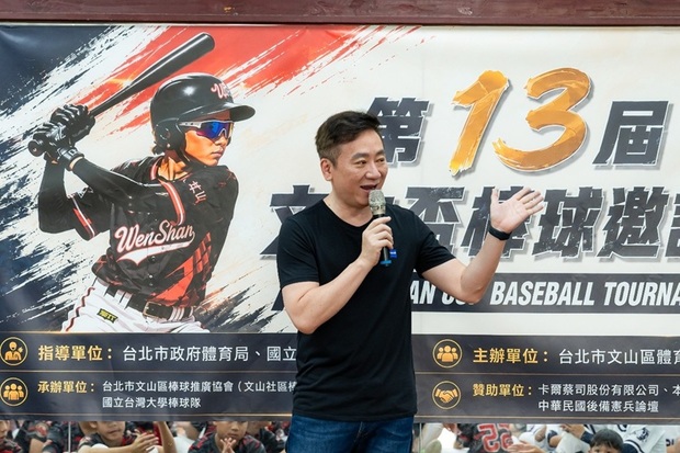 蔡司醫療事業部副總陳致寧在致詞時勉勵小球員，期盼大家不只享受打球的樂趣，更能藉此難得機會結交到一輩子的好朋友。