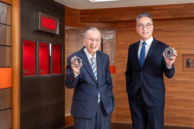 總經理陳百鈞(圖右)承接家族事業,在穩健財務基礎上推動轉型,將傳承董事長陳光源信念(圖左),帶領永和順邁向下一個成長階段。