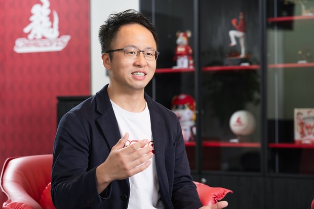 味全龍營業總監程韋仁說，要讓棒球走入球迷的365天成為日常，「官方商城，是一個必要條件。」