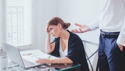 「先幫一下」最後卻變你的責任？醫師剖析職場耗損的3重壓力