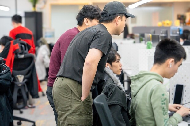 哲煜科技長期投入工程人才培育、導師制度、技術分享與實習轉正管道，也積極將 Agentic Coding 導入開發流程。