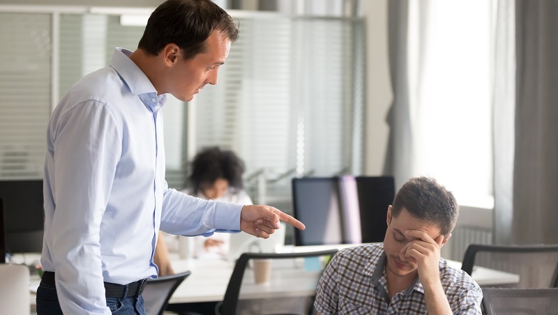 「麻煩你這樣做」有禮貌卻較沒效！主管下對指令，讓員工變積極的2個方法