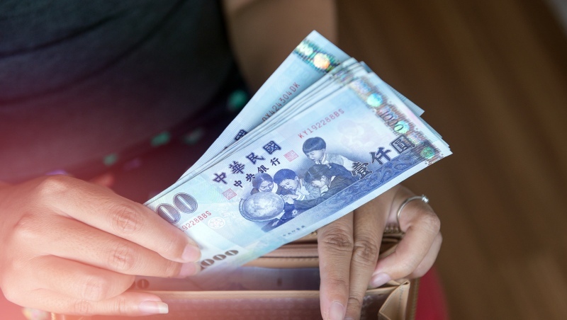 基本工資上調，但國道拖車費漲更多！一次掌握2020新制