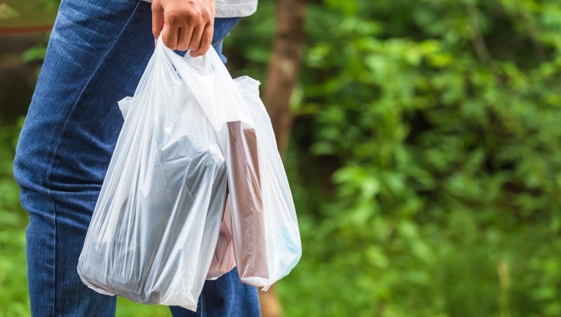 塑膠袋重複使用越多次，環境污染卻越大，為什麼？
