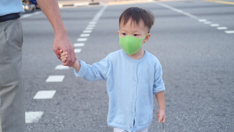 不只父母能請！防疫照顧假啟動，3類家長都適用，你也有申請嗎？