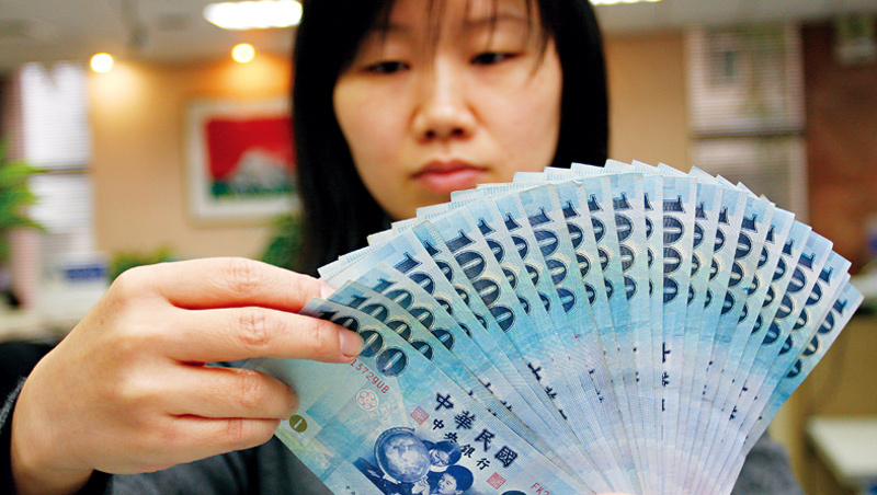 新台幣狂升登亞洲最強，看懂為何熱錢湧入台灣？有何影響？