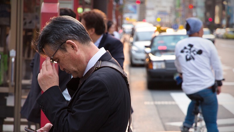 終於拼到升職，卻被同事排擠…職場上要找的是「戰友」，不是朋友