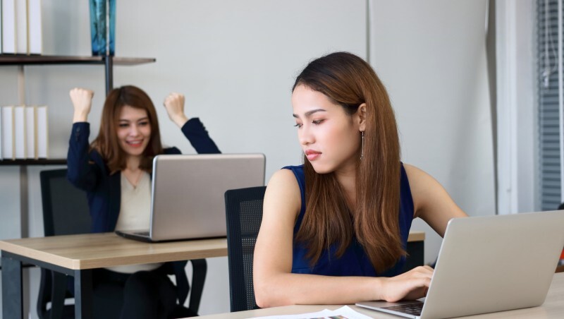 如何分辨誰是職場上的小人?記得以下特徵,這10種人最難纏