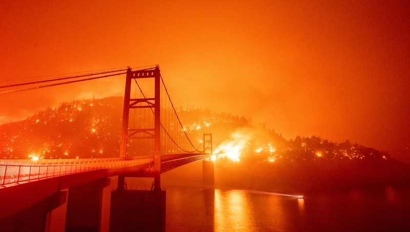 美國野火燒不停，居民醒來「以為住在火星」！舊金山橘紅色天空嚇人