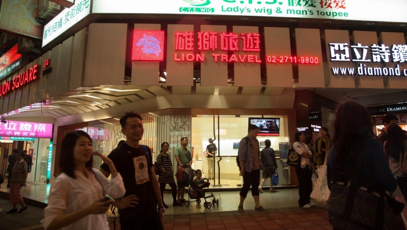 旅遊業實體佈局大洗牌！雄獅砍近4成門市，為何黃金店面不再是首選？