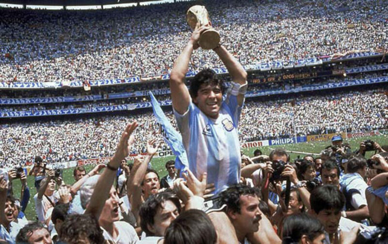 世紀球王殞落》阿根廷3天國喪！「上帝之手、足球傳奇」馬拉度納猝逝