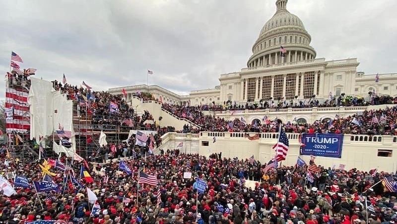 不斷更新／美總統認證爆衝突 川粉攻破國會1人中彈亡、華府宣布宵禁