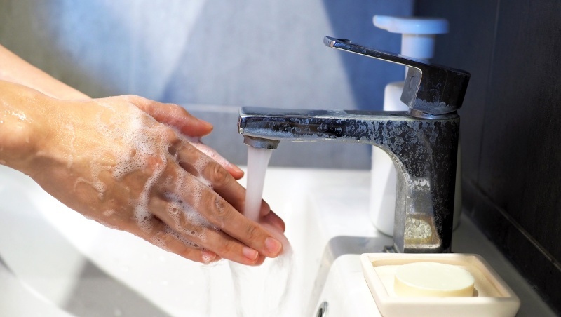多益時事通》防疫仍須勤洗手！消毒、殺菌英文該怎麼說？