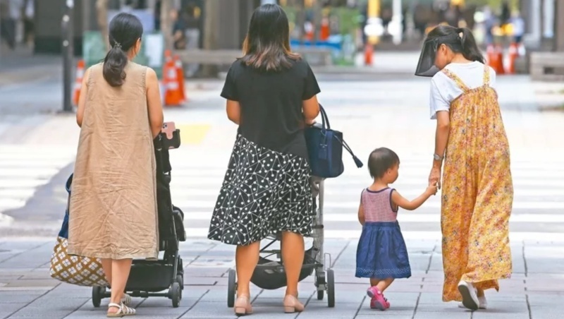 政院：8月起育兒津貼提升為3500元 明年變5000元