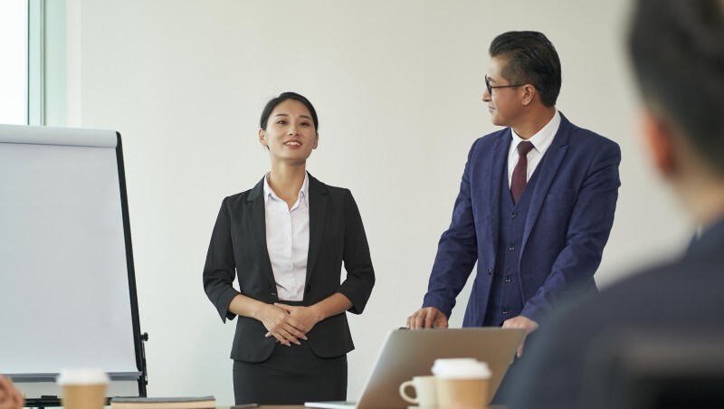 好好說話》開口先講「好消息」，老闆卻皺緊眉頭？進度報告會議的3句開場白