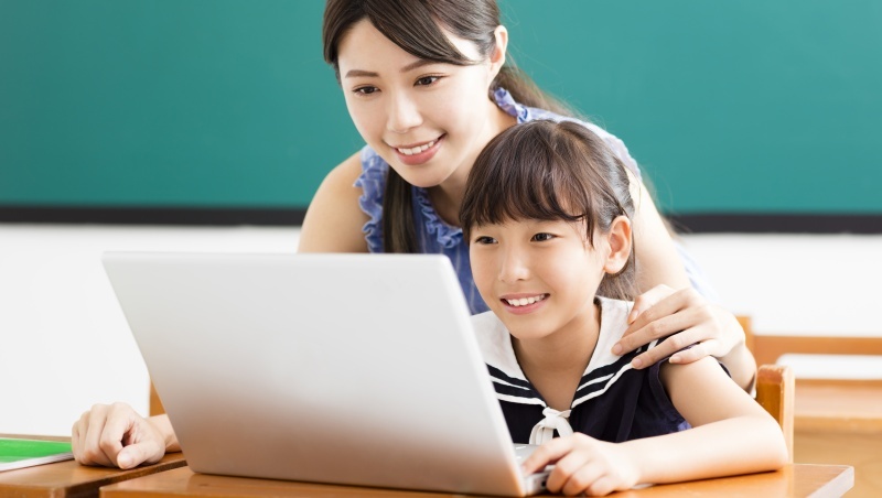 在家學習，小孩第一台筆電怎麼挑？工程背景老師：掌握這4原則