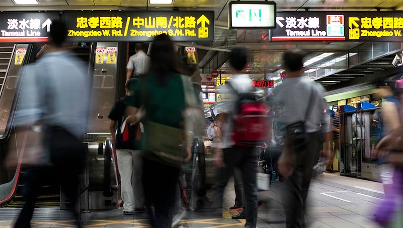 在職勞工也能領1萬元！月薪少2成，防疫隔離、照顧假也適用，申請方式一次看