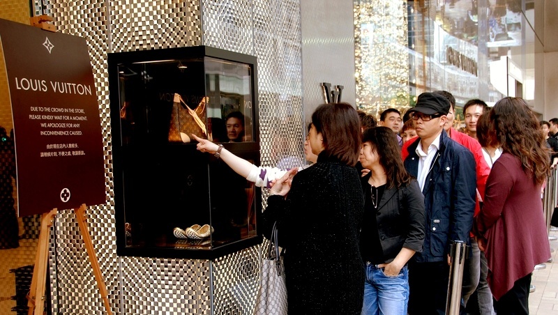 美中狂買精品！LVMH破空前高 CEO成全球第三大富豪