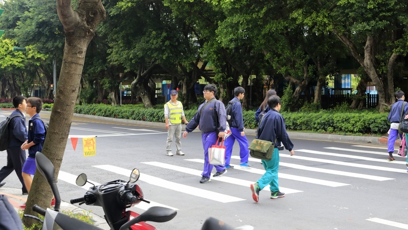 行政院宣布：7月27日起調降為二級警戒
