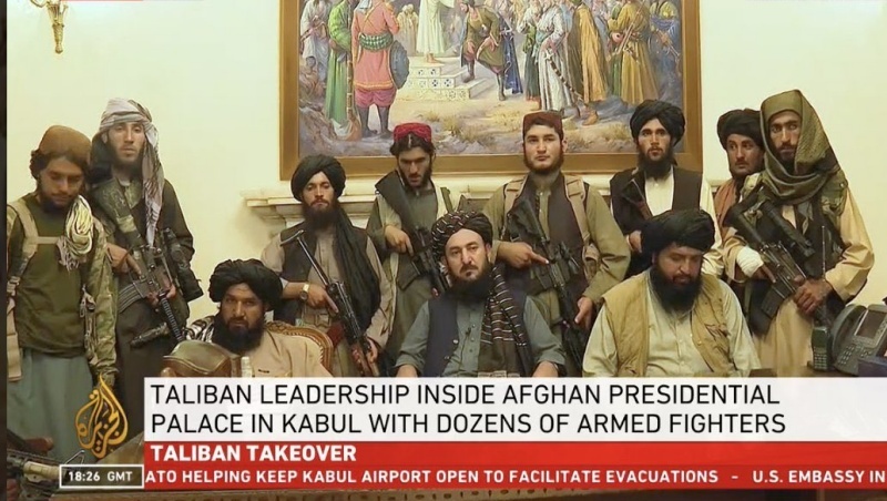 塔利班宣布建立「阿富汗伊斯蘭酋長國」！總統逃亡、民眾衝機場